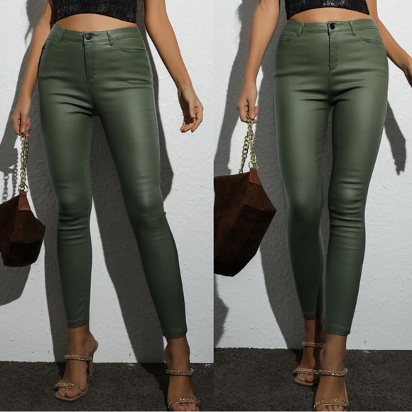 Sexy thermal sherpa lined vegan leather pants - Picture 5 of 16